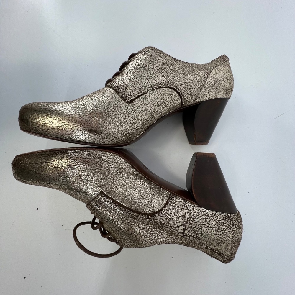 Frye Lisa Oxford Metallic Gold Crackle Leather Lace Up Heels 73046 Size 9M - Picture 8 of 9